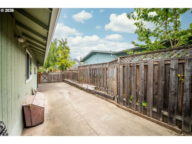 12684 Se MAJESTIC Ln, Happy Valley, OR 97086