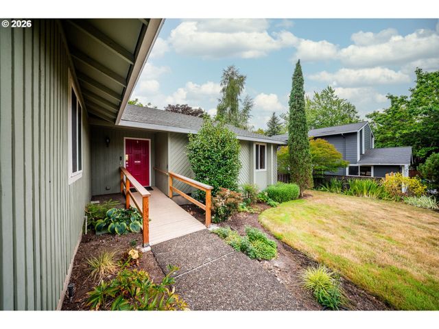 12684 Se MAJESTIC Ln, Happy Valley, OR 97086