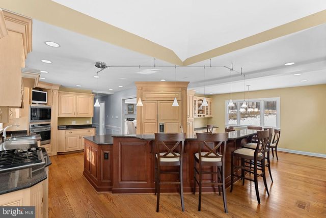 714 SENECA RD, Great Falls, VA 22066