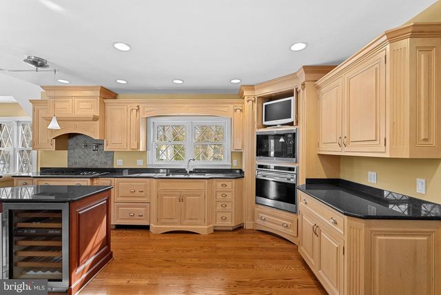 714 SENECA RD, Great Falls, VA 22066