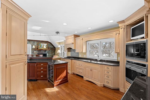 714 SENECA RD, Great Falls, VA 22066