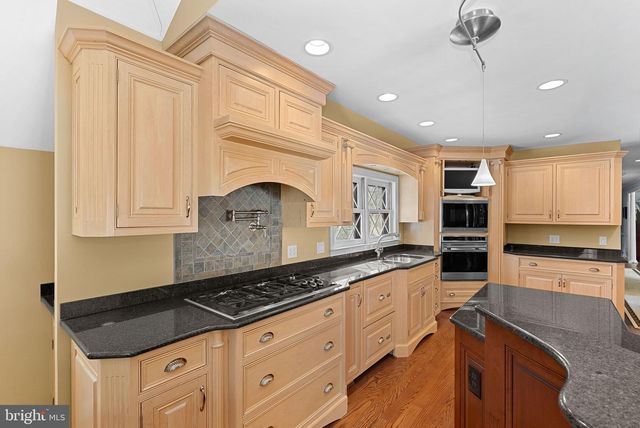 714 SENECA RD, Great Falls, VA 22066