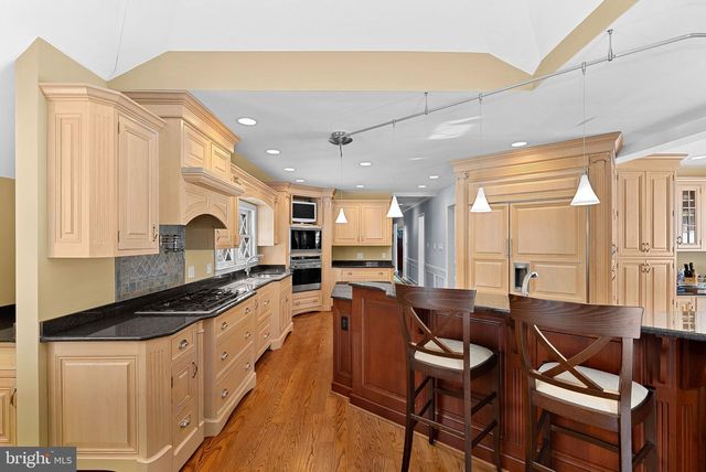 714 SENECA RD, Great Falls, VA 22066