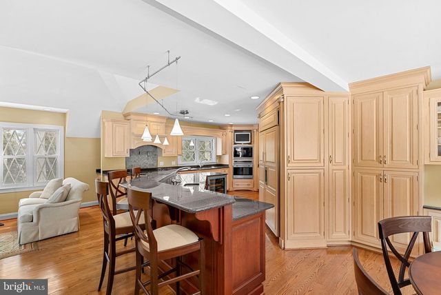 714 SENECA RD, Great Falls, VA 22066