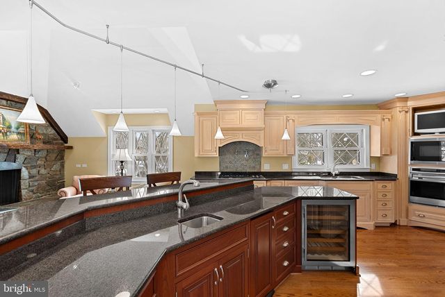 714 SENECA RD, Great Falls, VA 22066