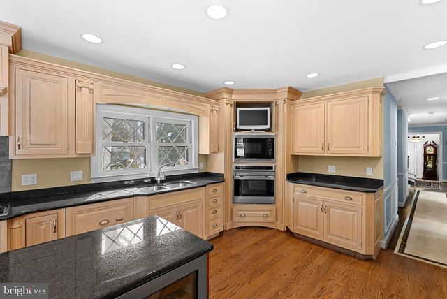 714 SENECA RD, Great Falls, VA 22066