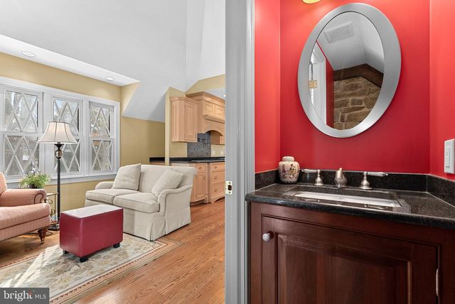 714 SENECA RD, Great Falls, VA 22066