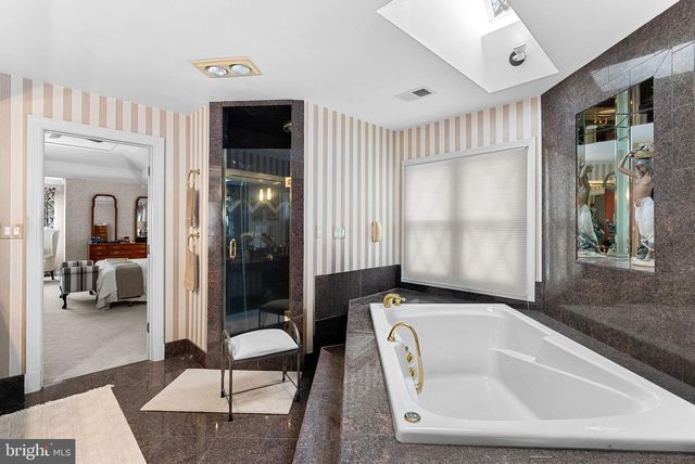 714 SENECA RD, Great Falls, VA 22066