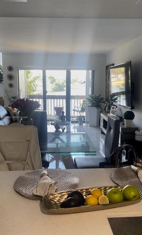 10000 NW 9th St Cir 11, Miami, FL 33172