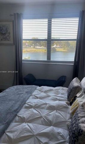 10000 NW 9th St Cir 11, Miami, FL 33172