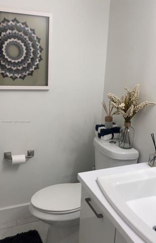 10000 NW 9th St Cir 11, Miami, FL 33172