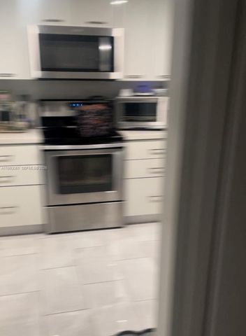 10000 NW 9th St Cir 11, Miami, FL 33172