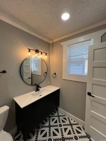 1701 N UNIVERSITY Avenue, Little Rock, AR 72207
