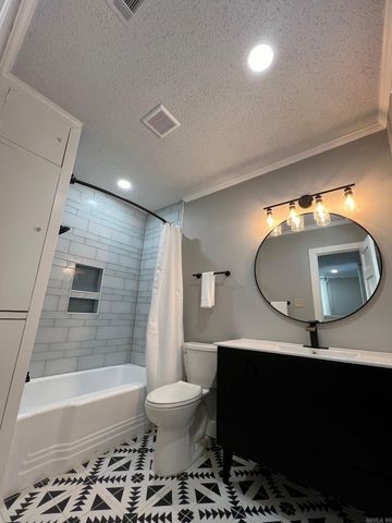 1701 N UNIVERSITY Avenue, Little Rock, AR 72207