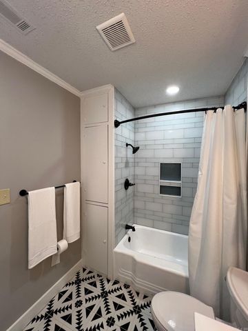 1701 N UNIVERSITY Avenue, Little Rock, AR 72207