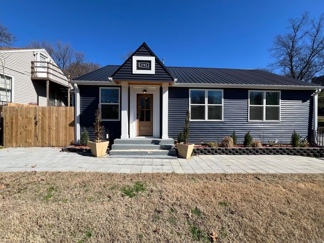 1701 N UNIVERSITY Avenue, Little Rock, AR 72207