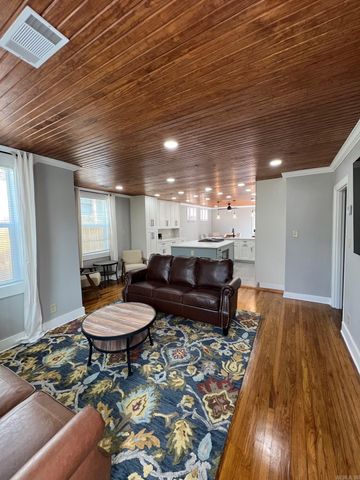 1701 N UNIVERSITY Avenue, Little Rock, AR 72207