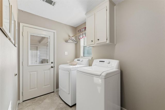 8107 Fernbrook Lane, Houston, TX 77070