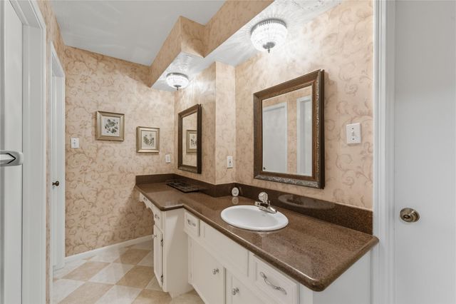 8107 Fernbrook Lane, Houston, TX 77070