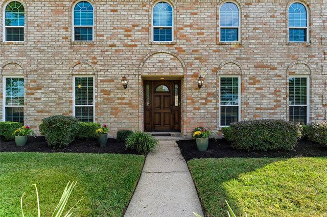 8107 Fernbrook Lane, Houston, TX 77070