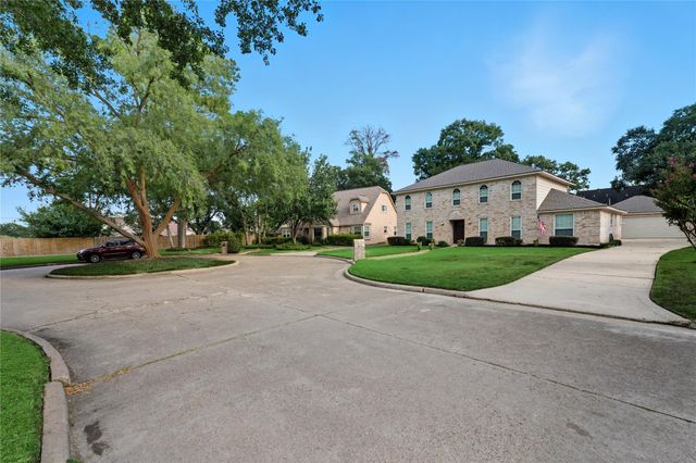 8107 Fernbrook Lane, Houston, TX 77070