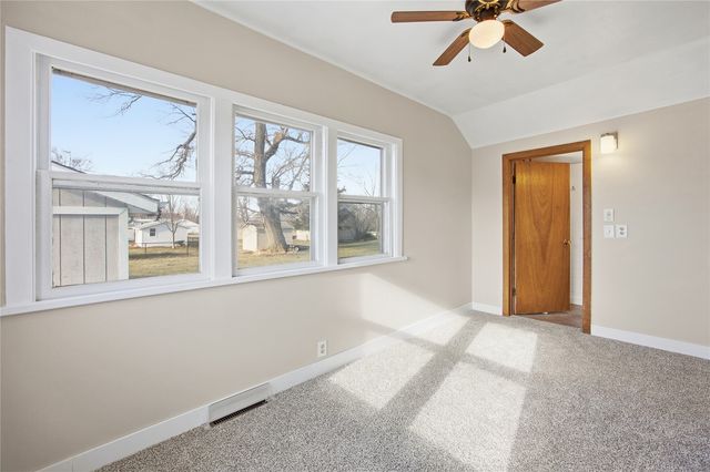 203 Center Avenue, Urbana, IA 52345