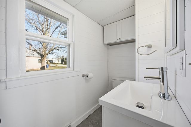 203 Center Avenue, Urbana, IA 52345