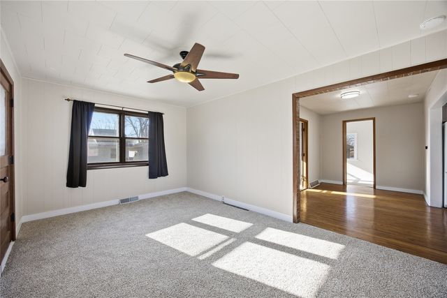 203 Center Avenue, Urbana, IA 52345