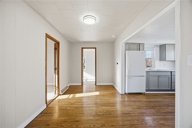 203 Center Avenue, Urbana, IA 52345