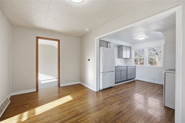 203 Center Avenue, Urbana, IA 52345