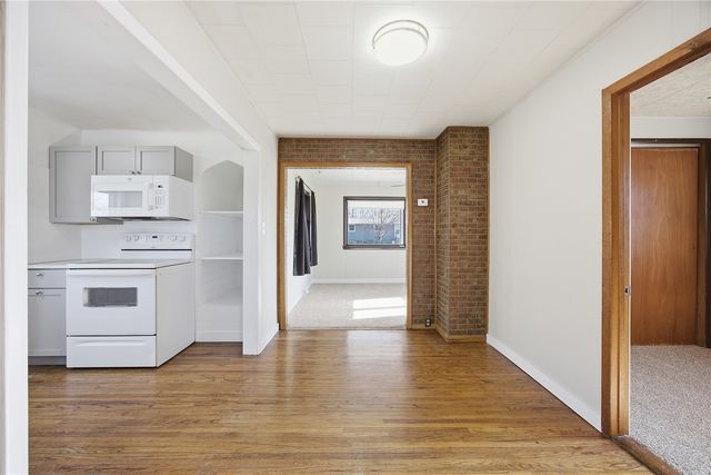 203 Center Avenue, Urbana, IA 52345