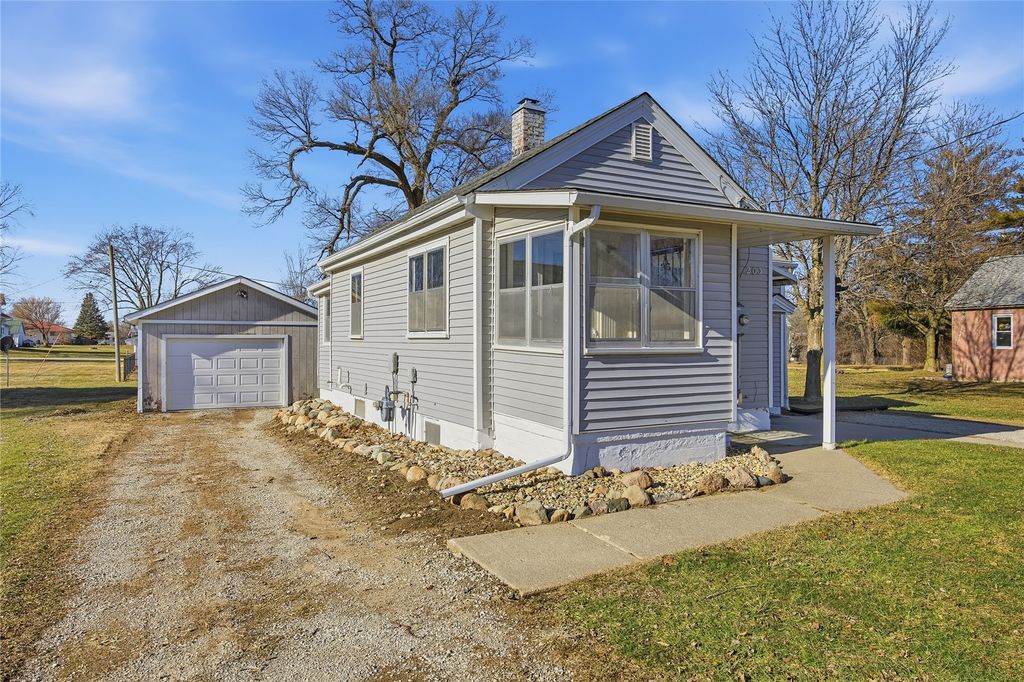 203 Center Avenue, Urbana, IA 52345