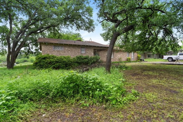 304 Summerall Lane, Red Oak, TX 75154
