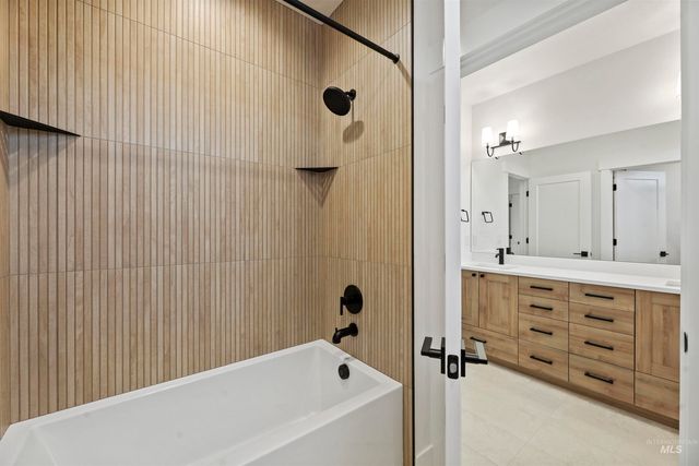 5615 W Haughburn Dr, Eagle, ID 83616