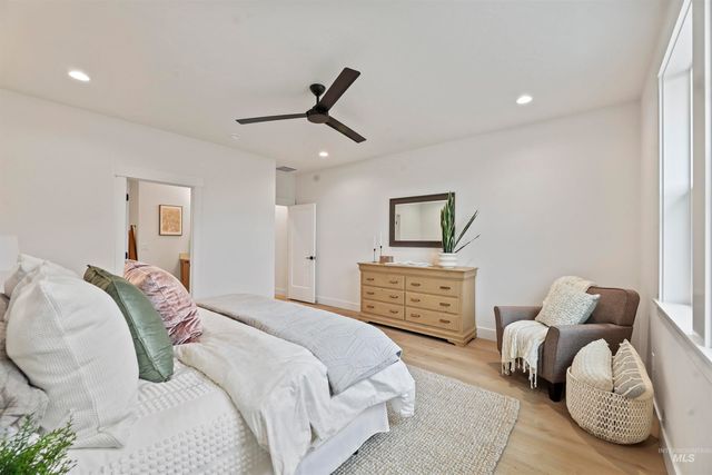 5615 W Haughburn Dr, Eagle, ID 83616