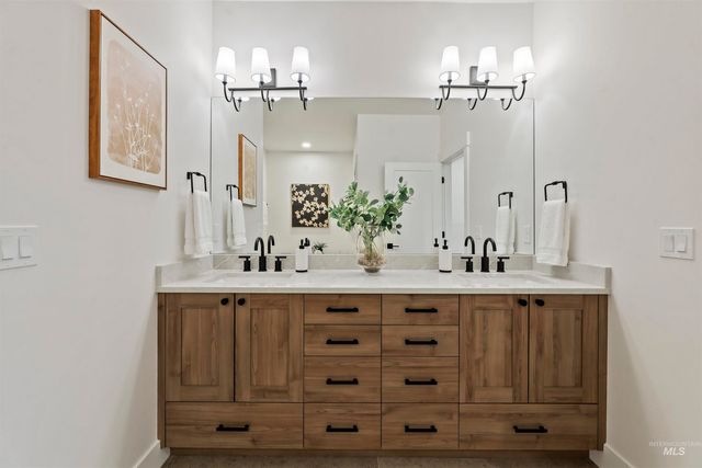 5615 W Haughburn Dr, Eagle, ID 83616