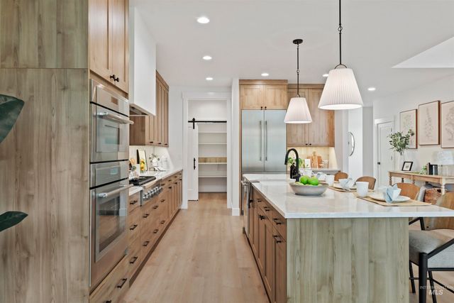 5615 W Haughburn Dr, Eagle, ID 83616