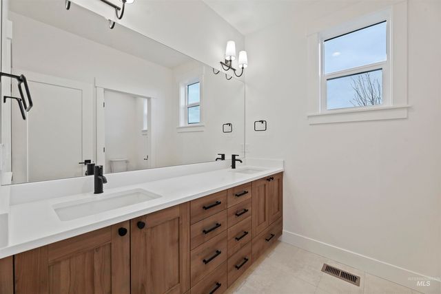 5615 W Haughburn Dr, Eagle, ID 83616