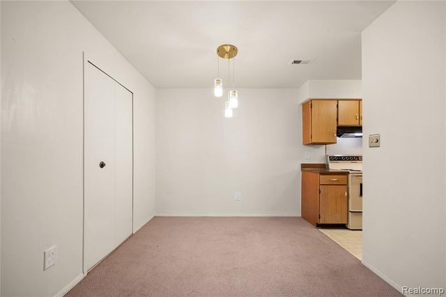 7538 Manor Circle 102, Westland, MI 48185