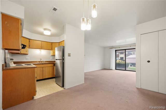 7538 Manor Circle 102, Westland, MI 48185