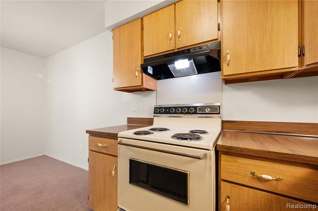 7538 Manor Circle 102, Westland, MI 48185