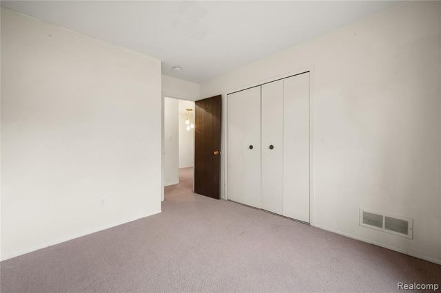 7538 Manor Circle 102, Westland, MI 48185