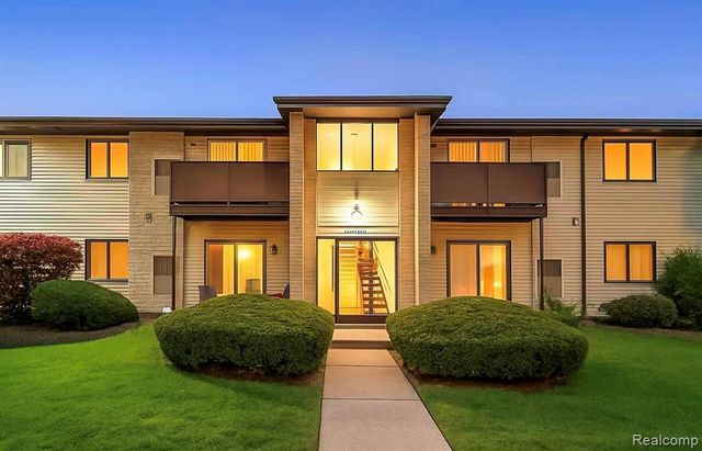 7538 Manor Circle 102, Westland, MI 48185