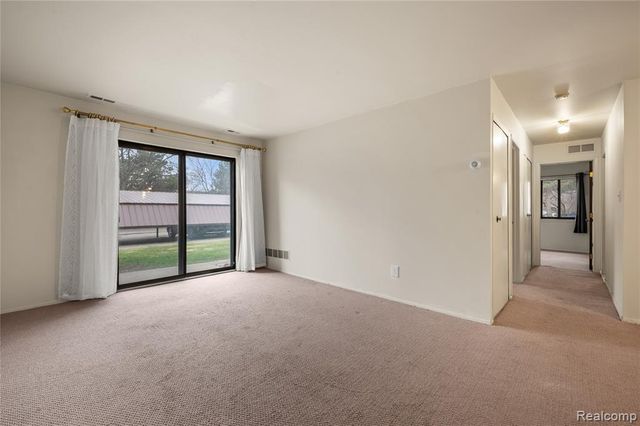 7538 Manor Circle 102, Westland, MI 48185