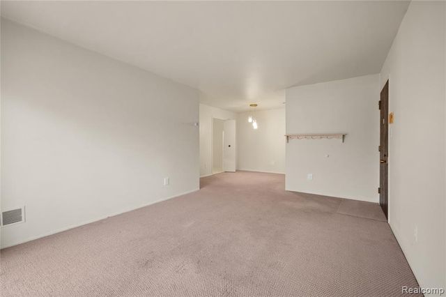 7538 Manor Circle 102, Westland, MI 48185