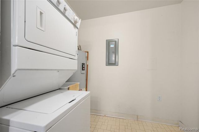 7538 Manor Circle 102, Westland, MI 48185