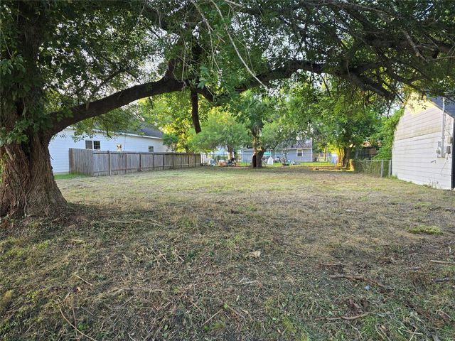 4905 Higgins Street, Houston, TX 77033