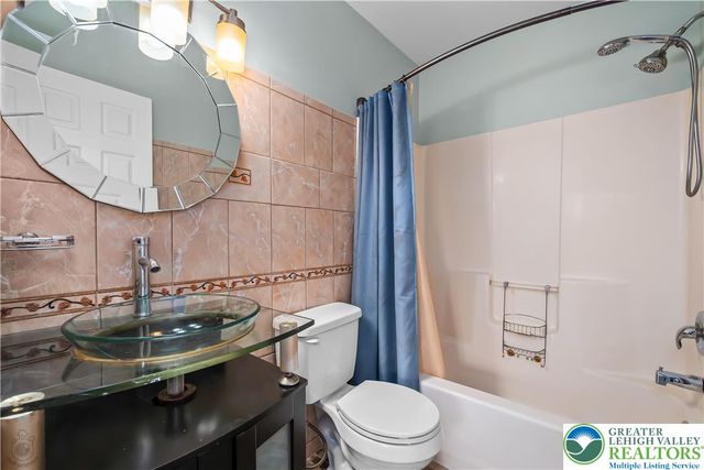 2354 Red Maple Drive, North Whitehall Twp, PA 18037