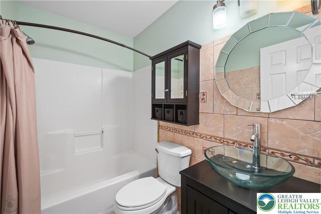 2354 Red Maple Drive, North Whitehall Twp, PA 18037