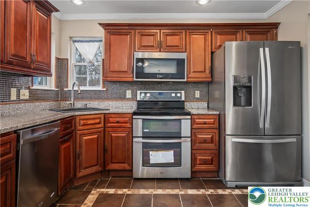 2354 Red Maple Drive, North Whitehall Twp, PA 18037